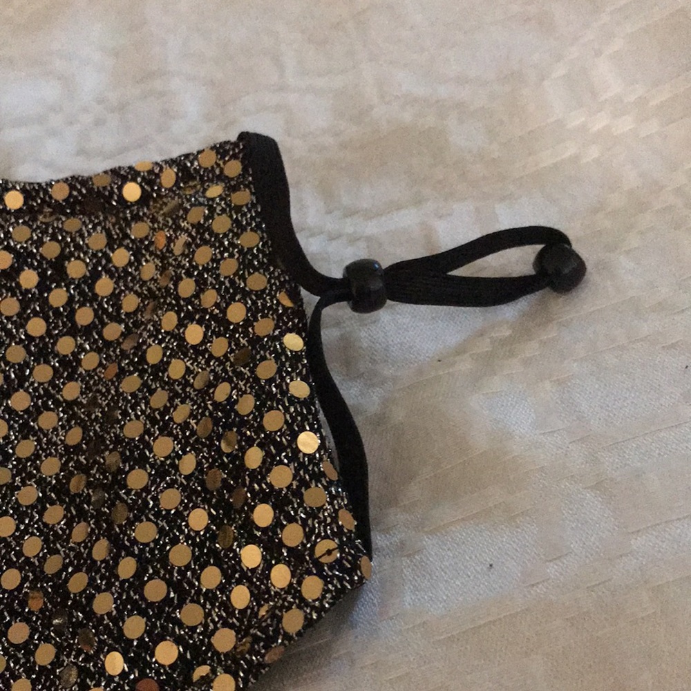 Sparkling Gold Face Mask - Picture 3 of 5